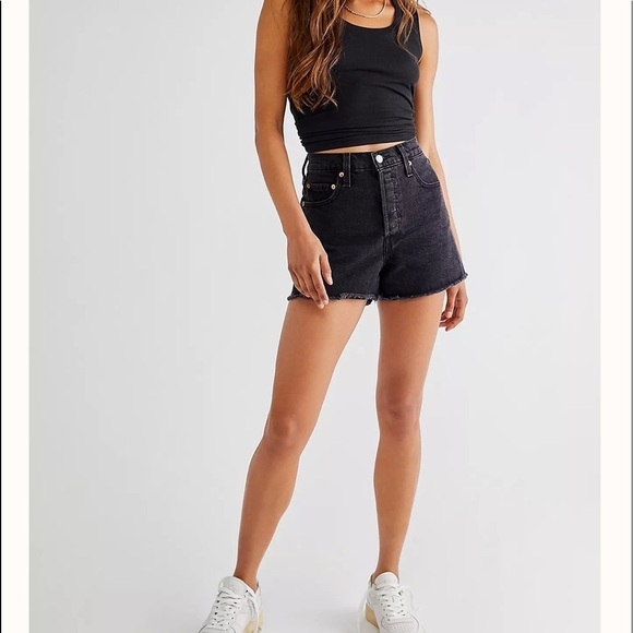 LEVI'S Black Ribcage Wide Leg High Rise Cutoff Jean Shorts Distressed size 30 - Picture 3 of 11